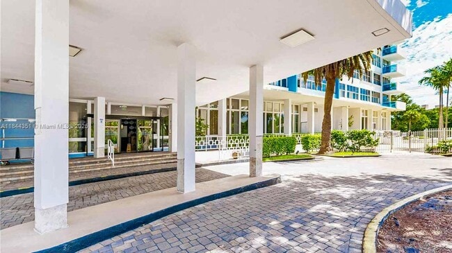 Foto del edificio - 7441 Wayne Ave