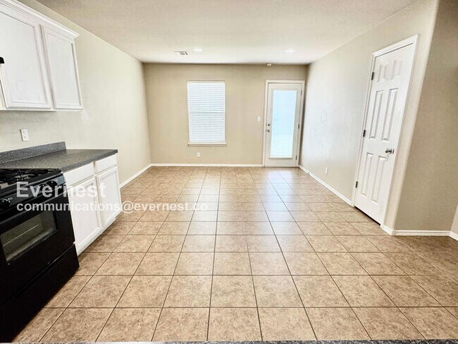 Foto del edificio - 2220 E Elmira St