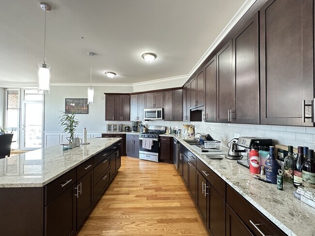 Foto del edificio - 522 N Western Ave