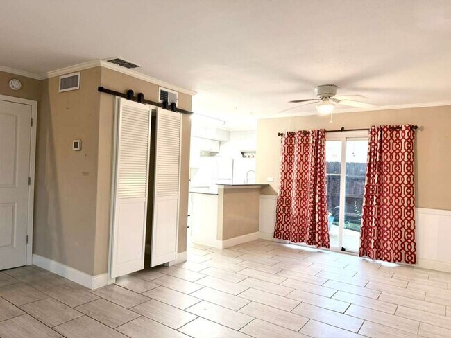 Foto del edificio - Modern Medical Center Gem with Stylish Upgrades & Private Patio Living