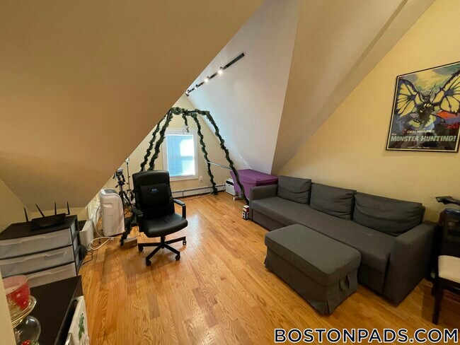 Building Photo - 5 Irving St