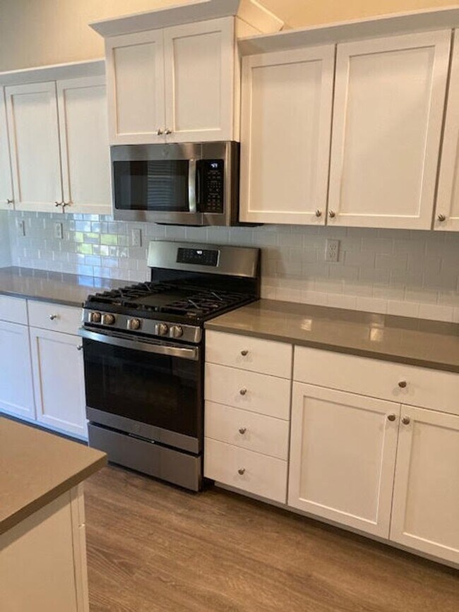 Foto del edificio - 4 bedroom, 3 full bath home  -Star