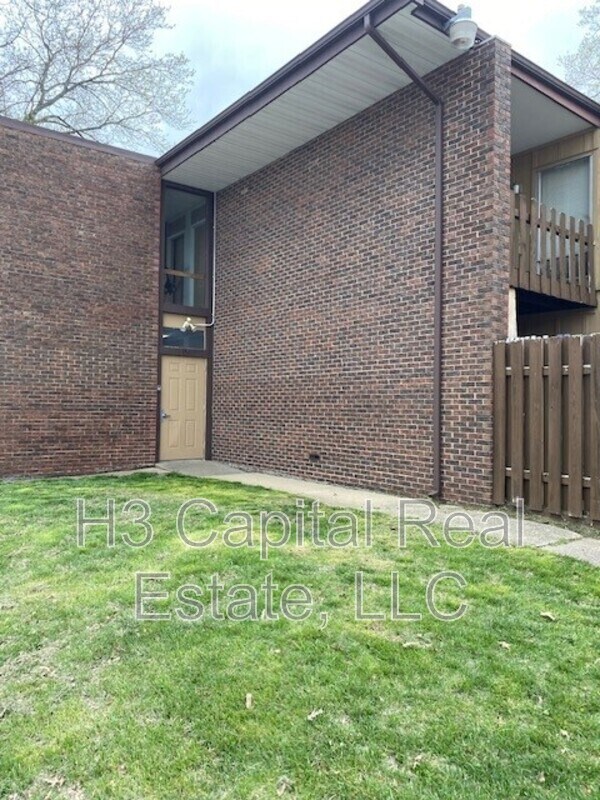 Primary Photo - 123 St. Louis Rd