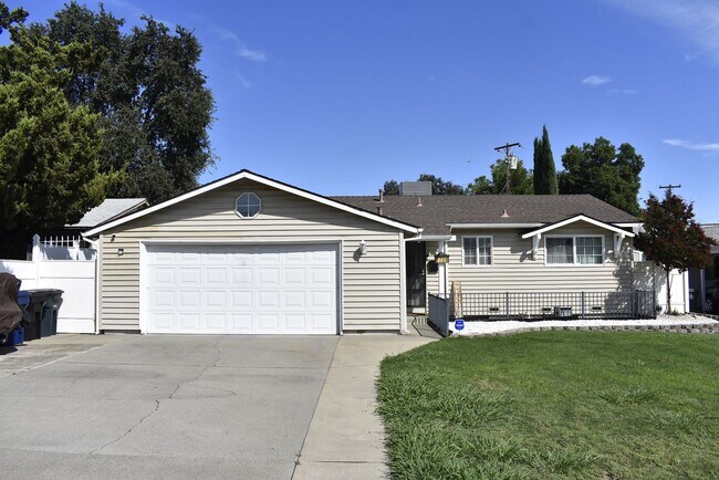 Building Photo - 7706 Garden Gate Dr