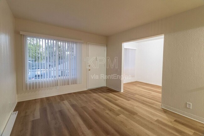 Foto del edificio - 3814 N California St