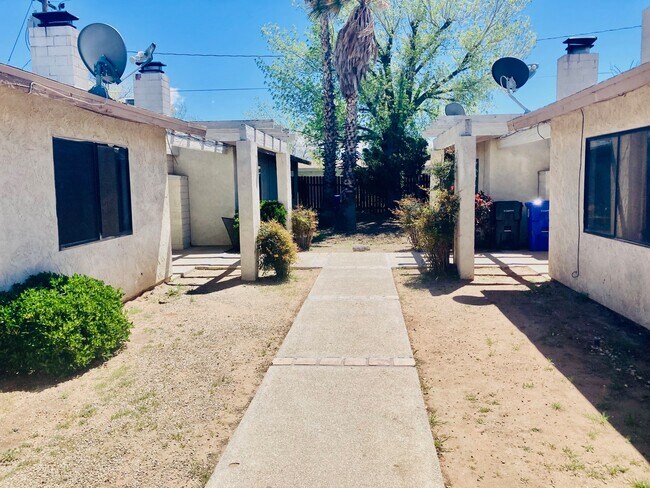 Foto del edificio - 20217 Serrano Rd