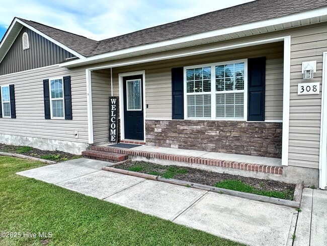 Building Photo - 308 Basil Ct