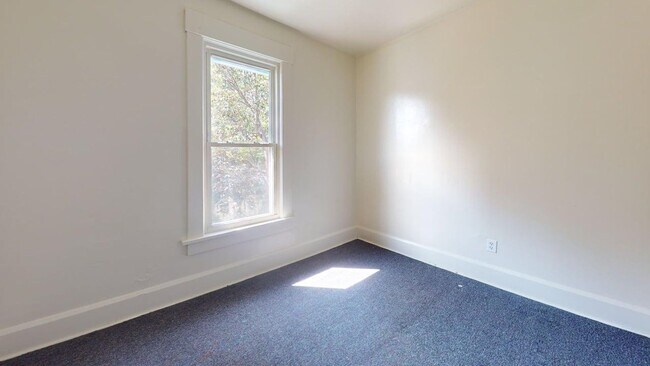 Building Photo - 1223 Troy Pl NW