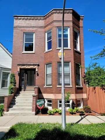 Building Photo - 1260 W Victoria St