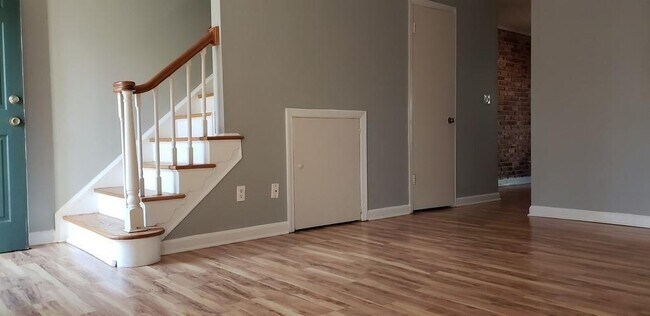 Building Photo - 3081 Colonial Way