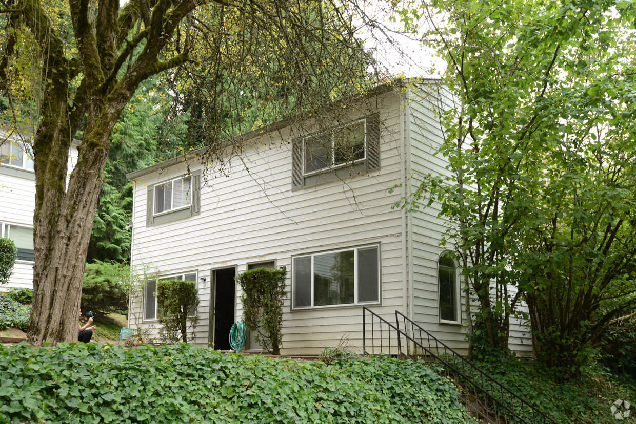 Primary Photo - Hillside Townhouses