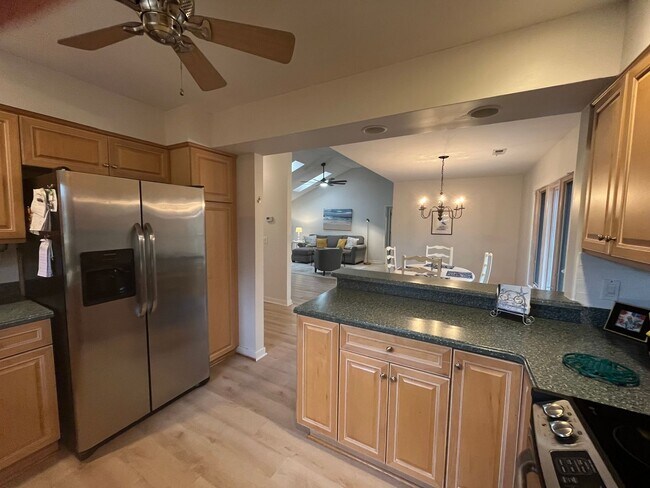 Foto del edificio - 6-month SUMMER rental within minutes of Wrightsville Beach!