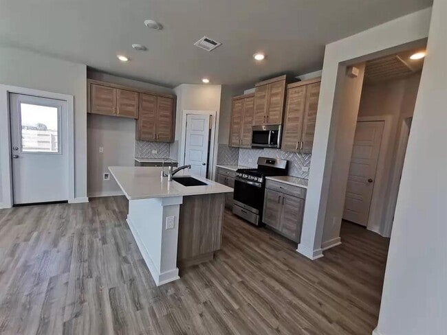 Building Photo - 118 Dedina Dr