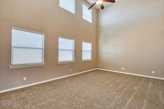 Building Photo - 221 S Stoneside Dr
