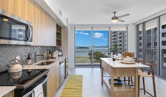 Building Photo - 2150 N Bayshore Drive Unit 502