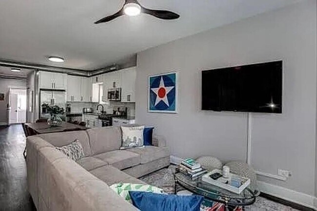 Foto del edificio - 3 bedroom in Chicago IL 60613