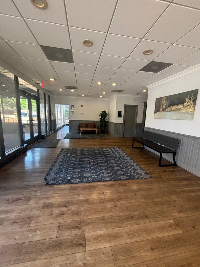 Foto del edificio - 311 W Franklin St