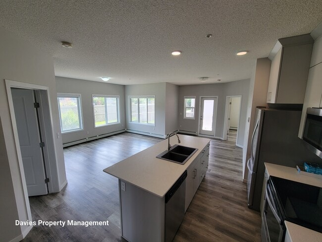Photo du bâtiment - 1818 Rutherford Rd SW