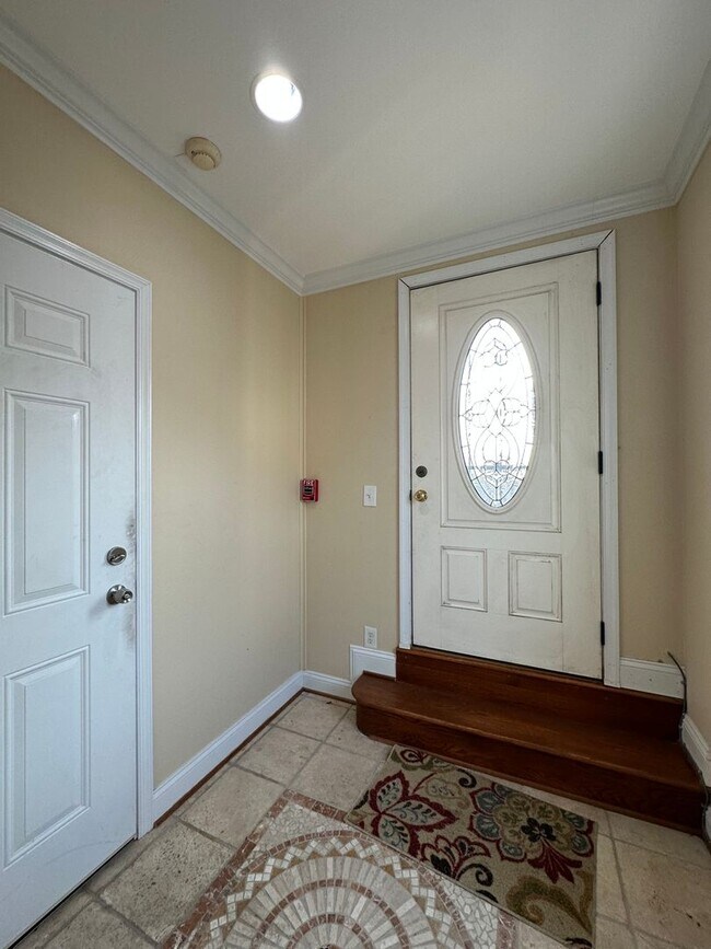 Building Photo - Cozy 3Bed/1.5Bath in Norrisville