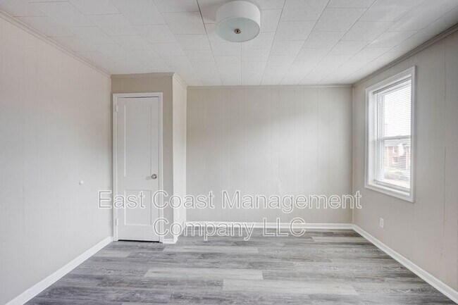 Building Photo - 146 Chestnut St