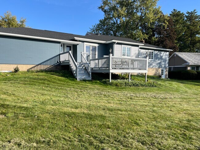 Backyard/Deck - 68 Grandview Ave