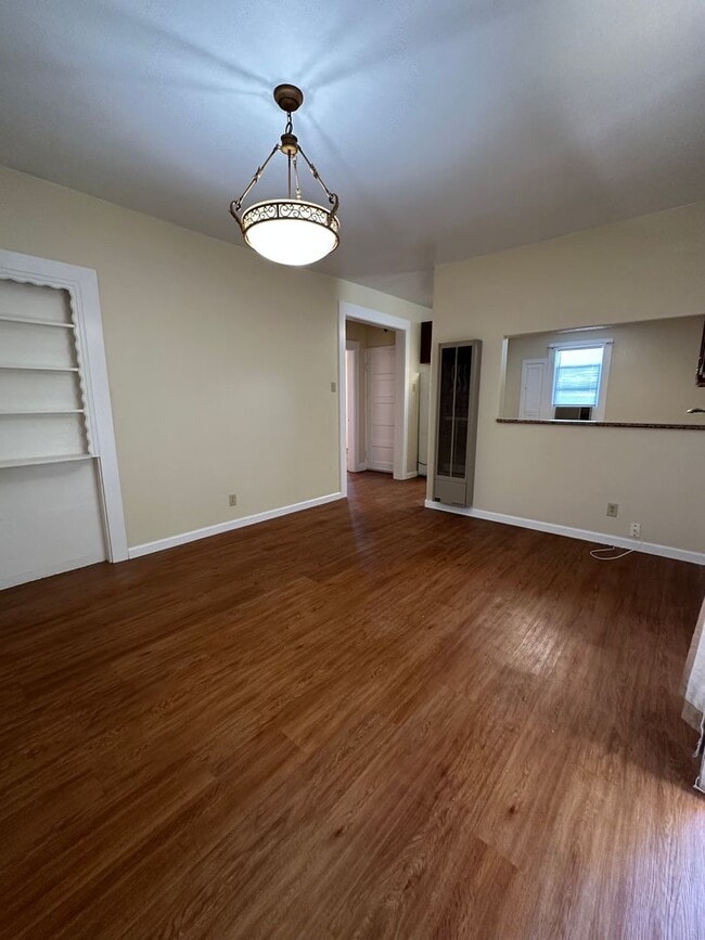 Building Photo - Adorable 1 bedroom 1 bath close to Downtow...