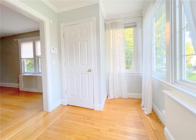 Building Photo - 306 Soundview Ave