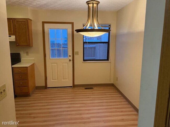 Building Photo - 2 br, 1.5 bath Townhome - 3052 sawdust lane