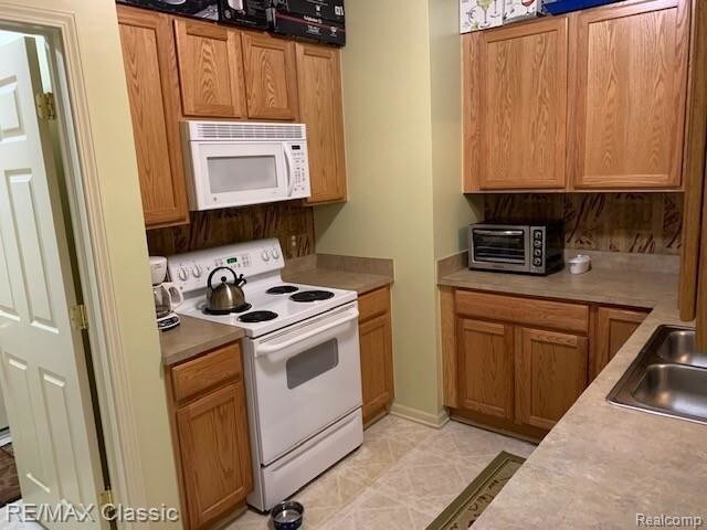 Foto del edificio - 18104 Addington Dr