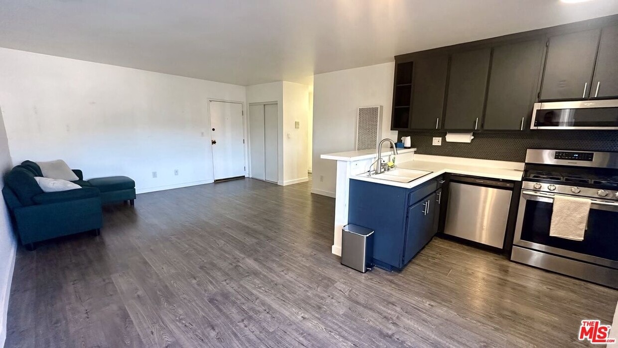 Foto principal - 18530 Hatteras St