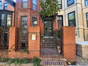 Building Photo - 1832 N Lincoln Ave