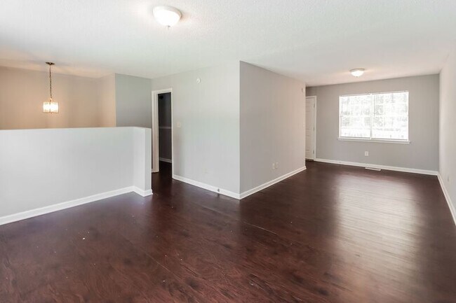 Building Photo - 2212 Gaylewood Dr