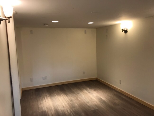 Building Photo - 90 Dunlop Way