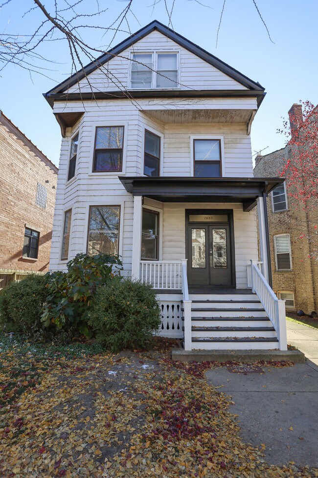 Building Photo - 1925 W Warner Ave