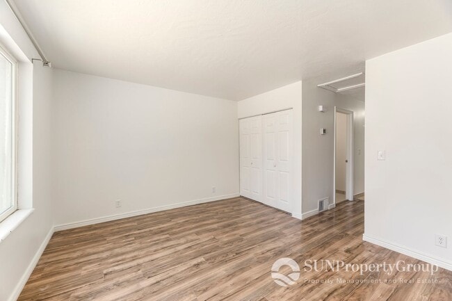 Building Photo - Updated Duplex In Great West Valley Area