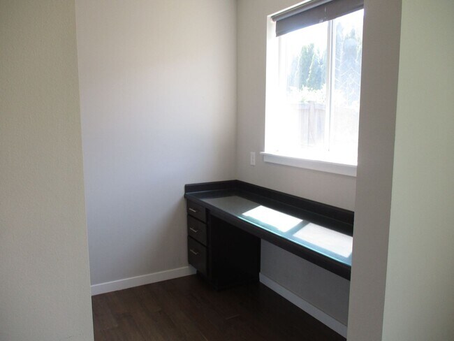Building Photo - Spacious 4-Bedroom Home with Modern Comforts