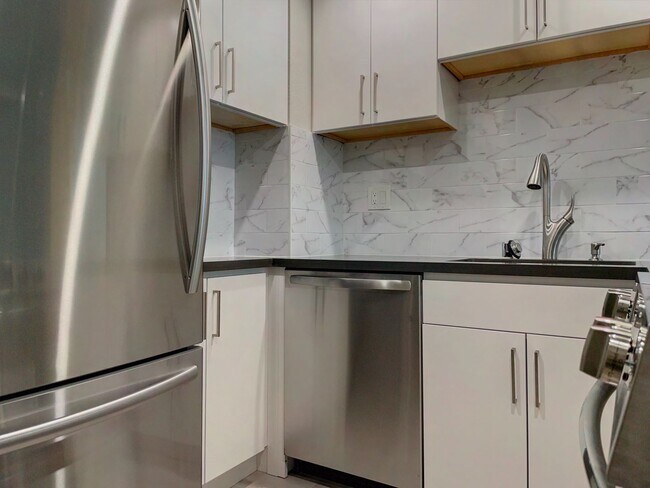 Foto del edificio - Newly Remodeled 1 Bed, 1 Bath Condo with O...