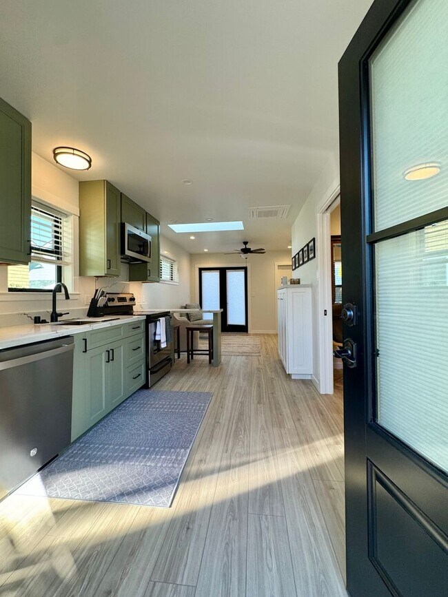 Foto del edificio - Furnished ADU 1 Bedroom 1 Bathroom Less Th...