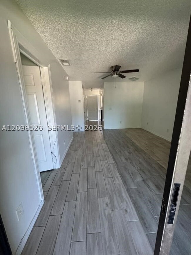 Building Photo - 617 Ixoria Ave