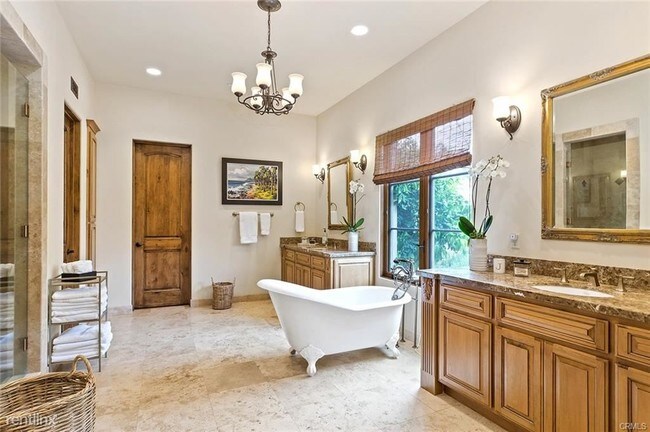 Building Photo - 5 br, 6.5 bath House - 23 Blue Grass
