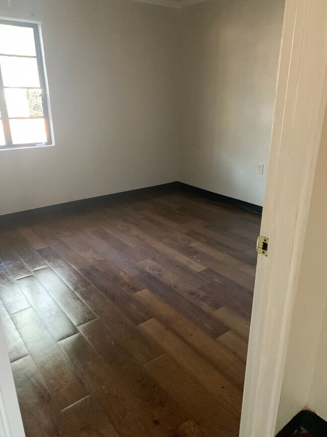 Foto del edificio - 309 S Cleveland St