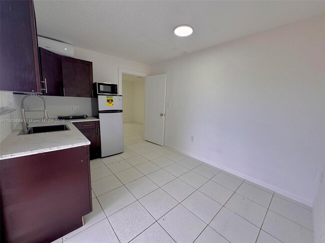 Building Photo - 15741 NW 40th Ct