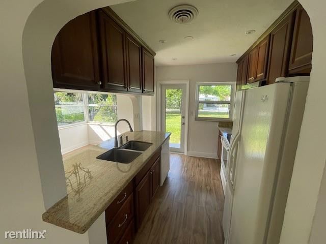 Foto del edificio - 3 br, 2 bath House - 1453 Plunkett St