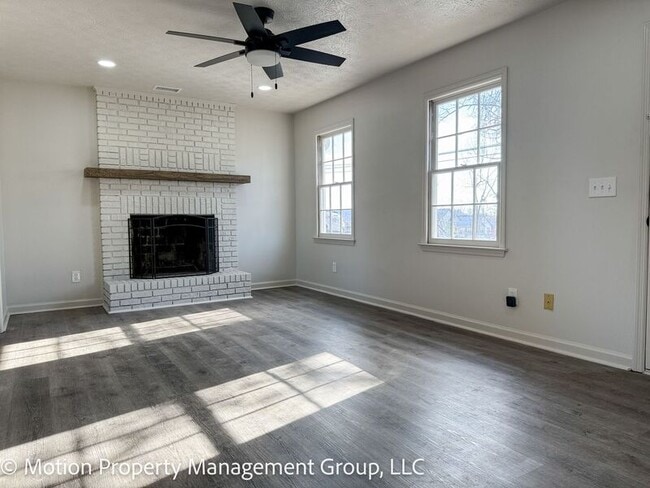 Foto del edificio - 1330 Hillcrest Dr