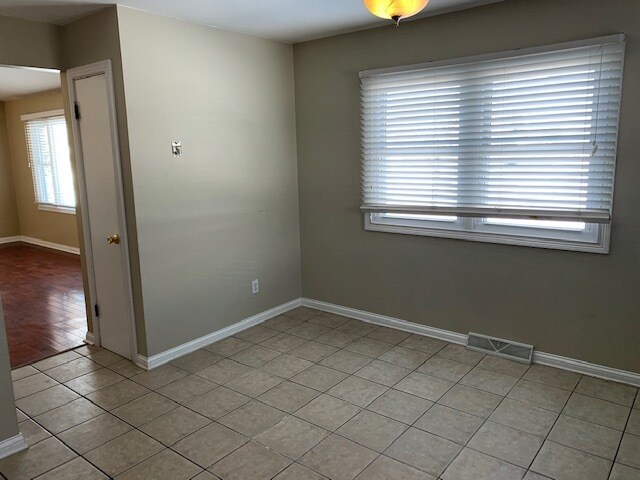 Foto del edificio - 8785 Monroe Ave