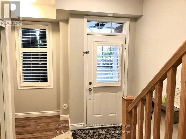 Building Photo - 2614-2614 Dashwood Dr