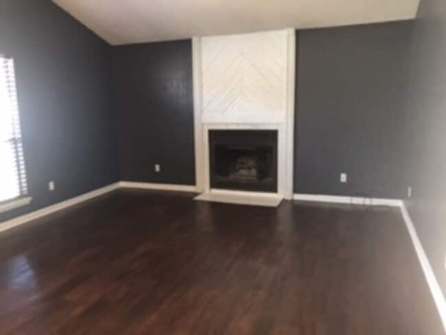 Building Photo - 2 Bedroom duplex in PTISD