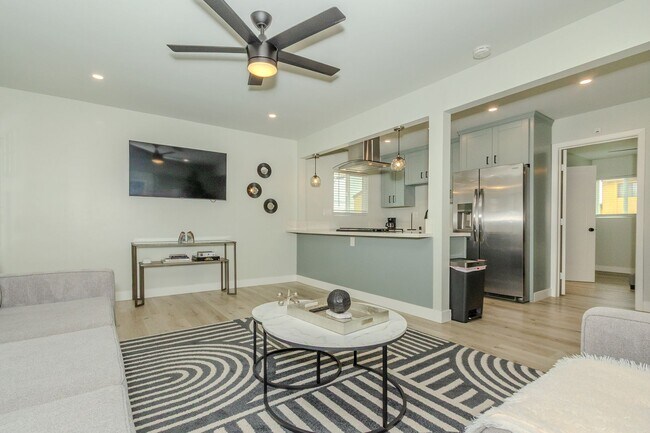 Foto del edificio - Renovated 1 Bed/1 Bath Single Family Home in Pacific Beach w/Patio/Parking/Washer/Dryer