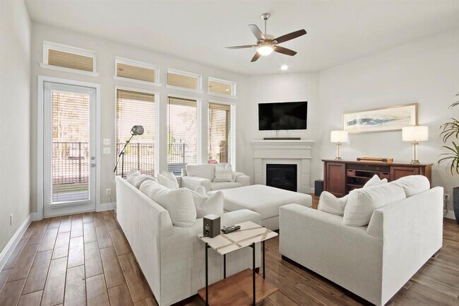 Foto del edificio - 7323 Honey Creek Ln