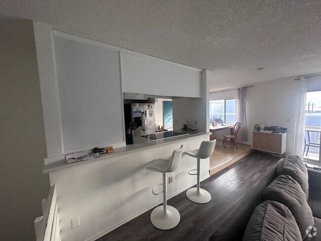 Building Photo - 6650 Vista del Mar